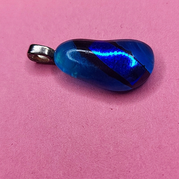 Pendant - Picture 1 of 3